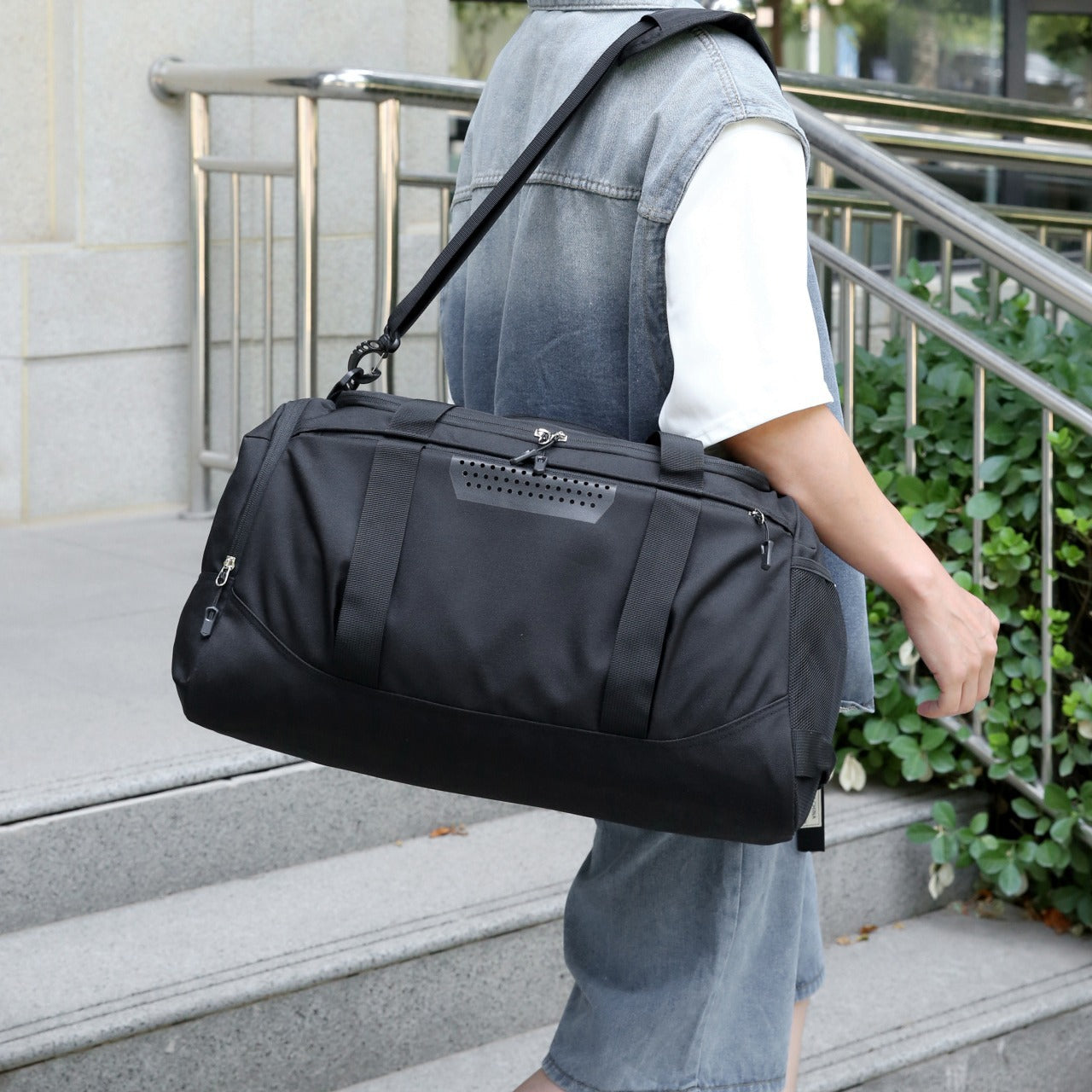 Sportliche Reisetasche mit Isolierendem Innenfach Brehn