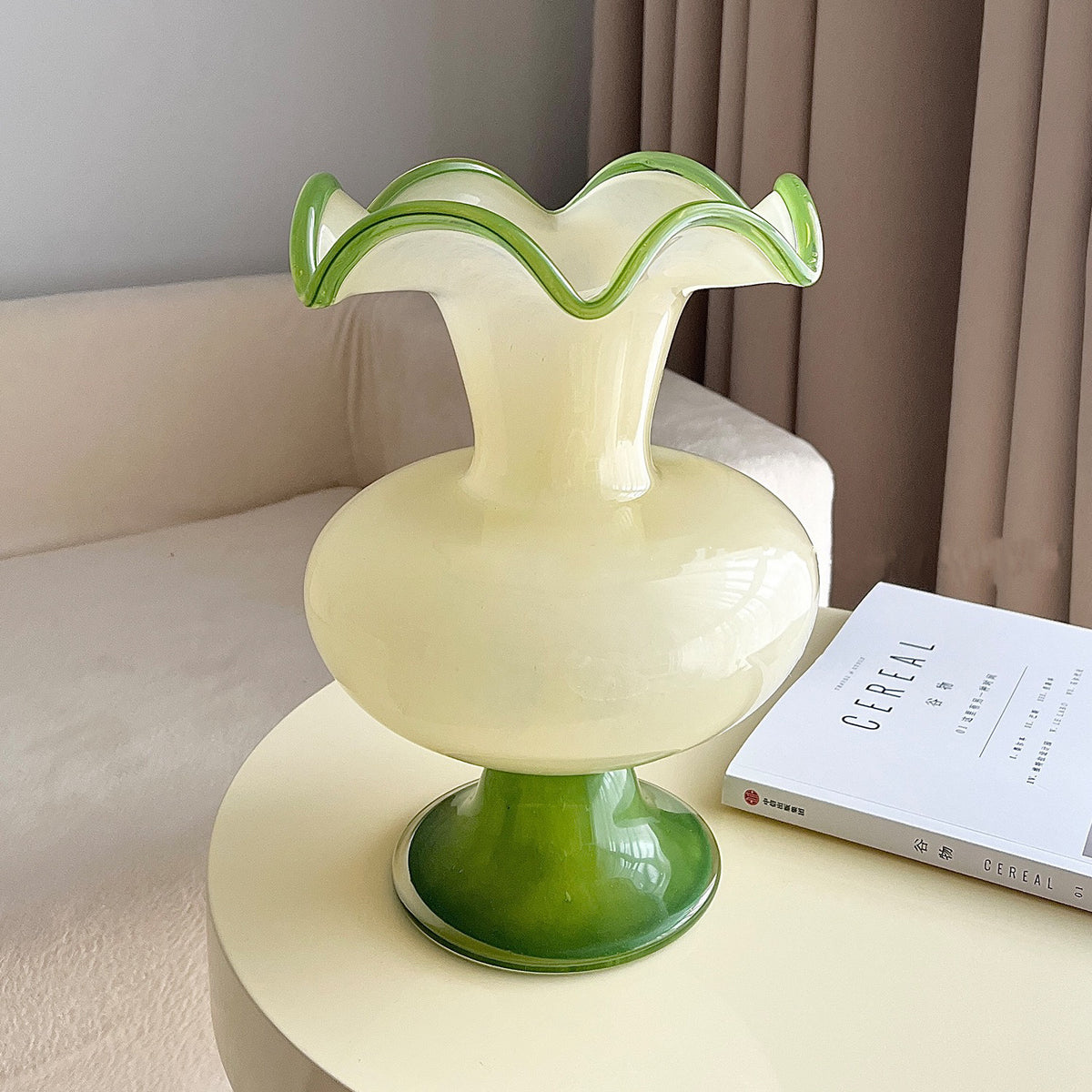 Mouthblown gerippte Podest Kunstglas Trompetenvase Brehn