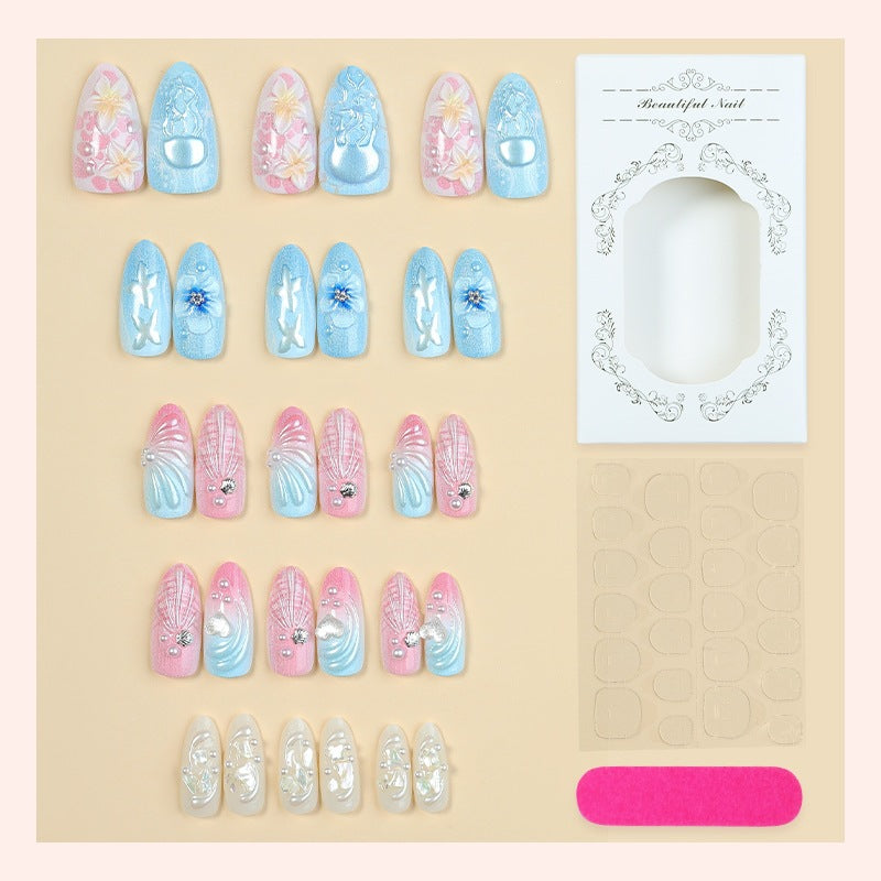 Kunstnagelset mit kreativen floralem und glitzernden Akzenten Brehn