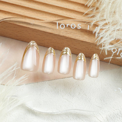 Elegante Goldakzent Druck-on-Nagelkunst Brehn