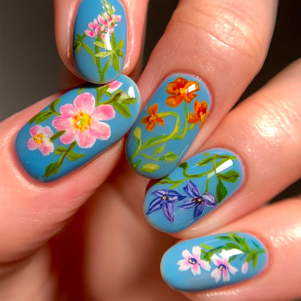 Kunstfingernägel mit Floralem Handdesign Brehn