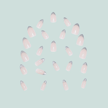 Stylische Nagelspitzen Brehn