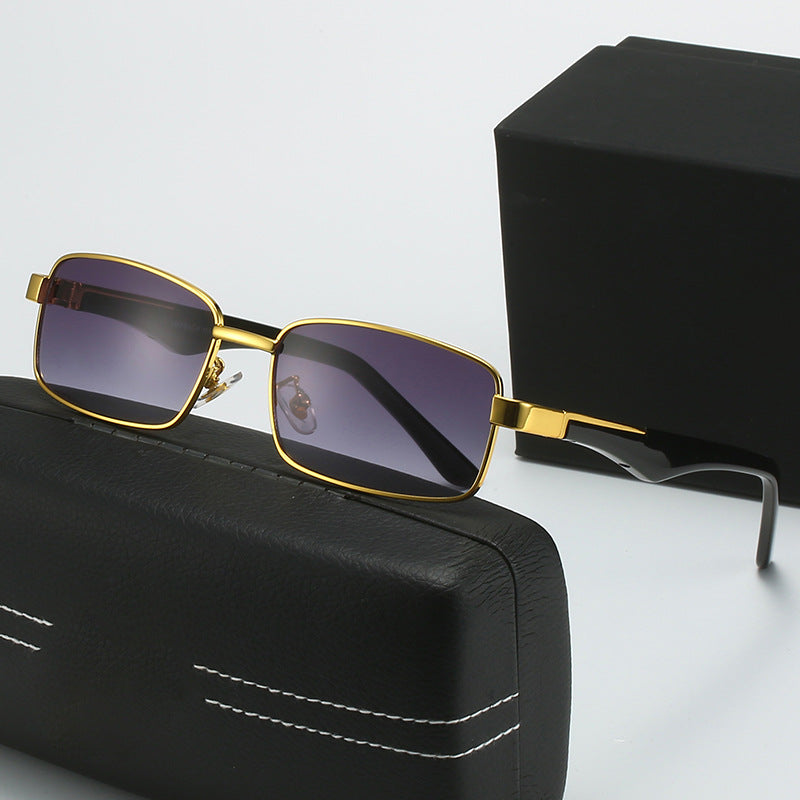 Damen Korrektionsbrille mit elegantem goldfarbenem Rahmen und stylischem Design Brehn