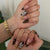 Künstlerische von Blumen inspirierte Press-On-Nagelkunst Brehn
