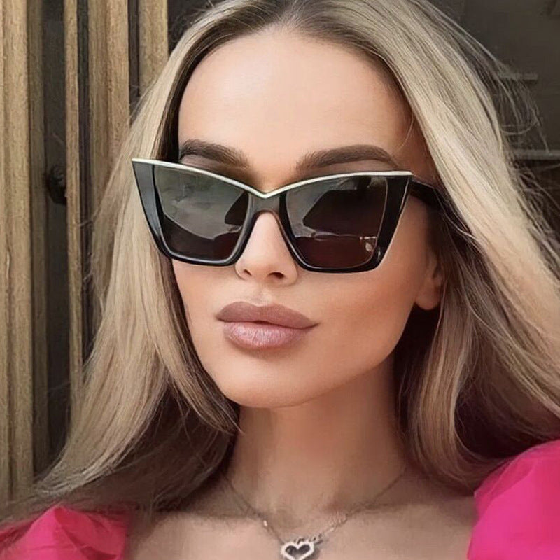 Damen extravagante Sonnenbrille mit einzigartigem Design und goldenen Akzenten Brehn