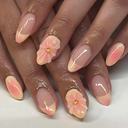 Elegante Nagelkunst mit Schwarz-Weiß-Kontrast Brehn
