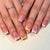 Dekorative Press-On Nagelkunst Tipps mit floralen Akzenten Brehn