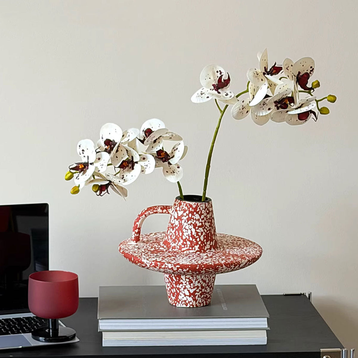 Künstlerische abstrakte Vase