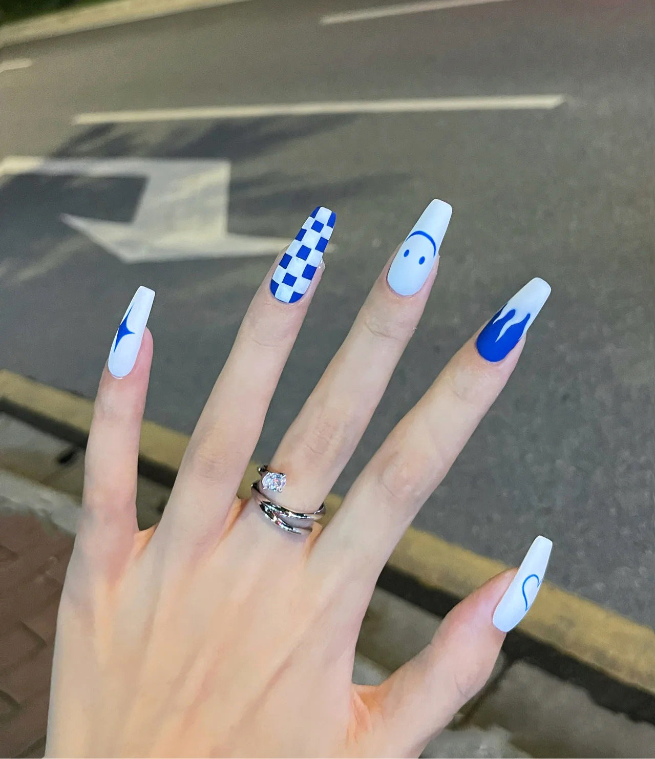 Kunstnagelset mit kreativem geometrischen Design Brehn