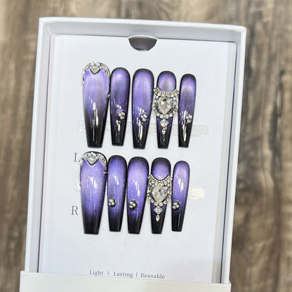 Dekoratives Press-On Nagelkunst-Set mit Edelsteinakzenten Brehn