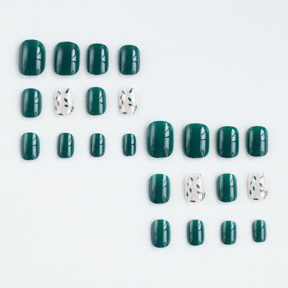 Künstlerisches Florales Nagelkunstdesign