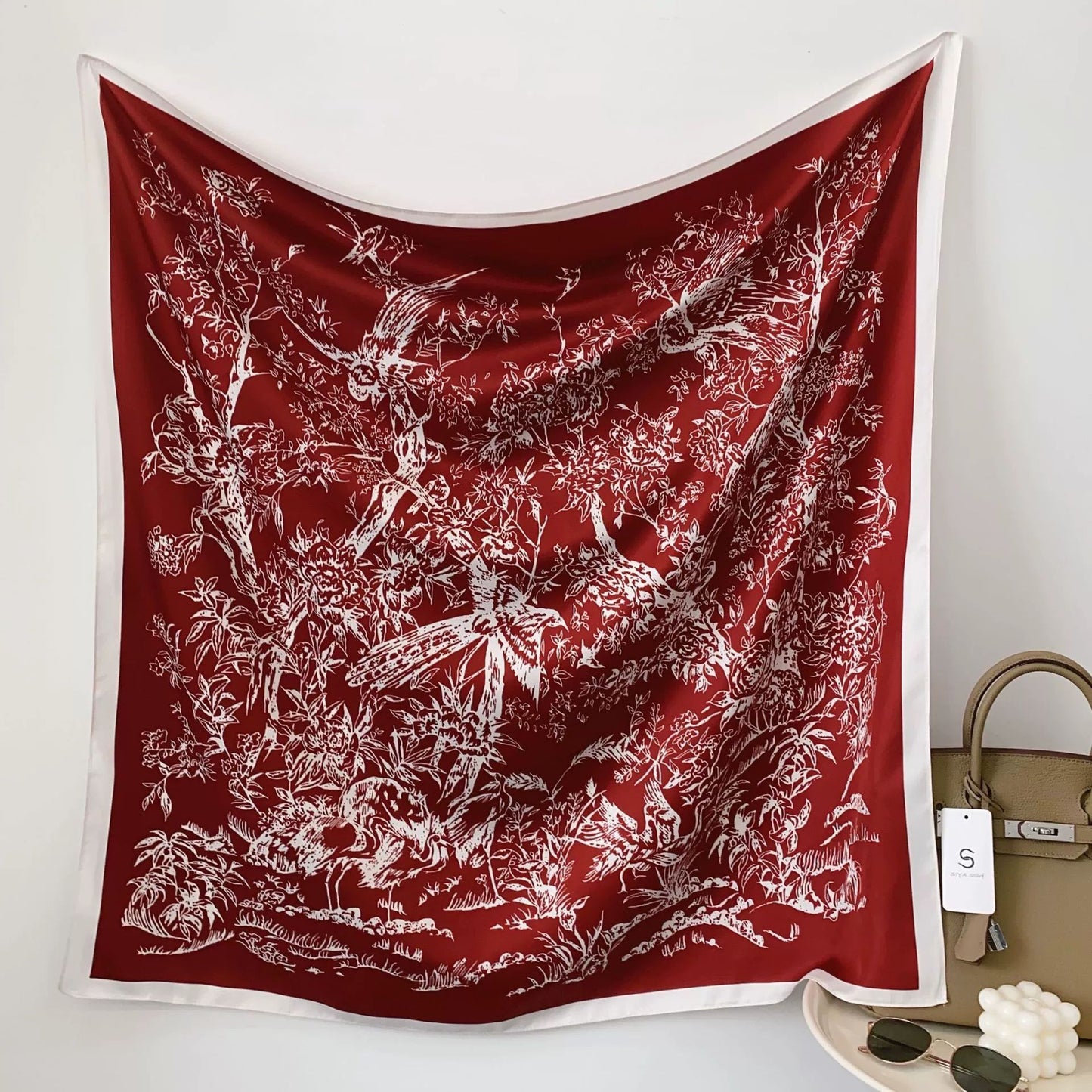 Damen Seidenschal im eleganten Botanischen Design Brehn
