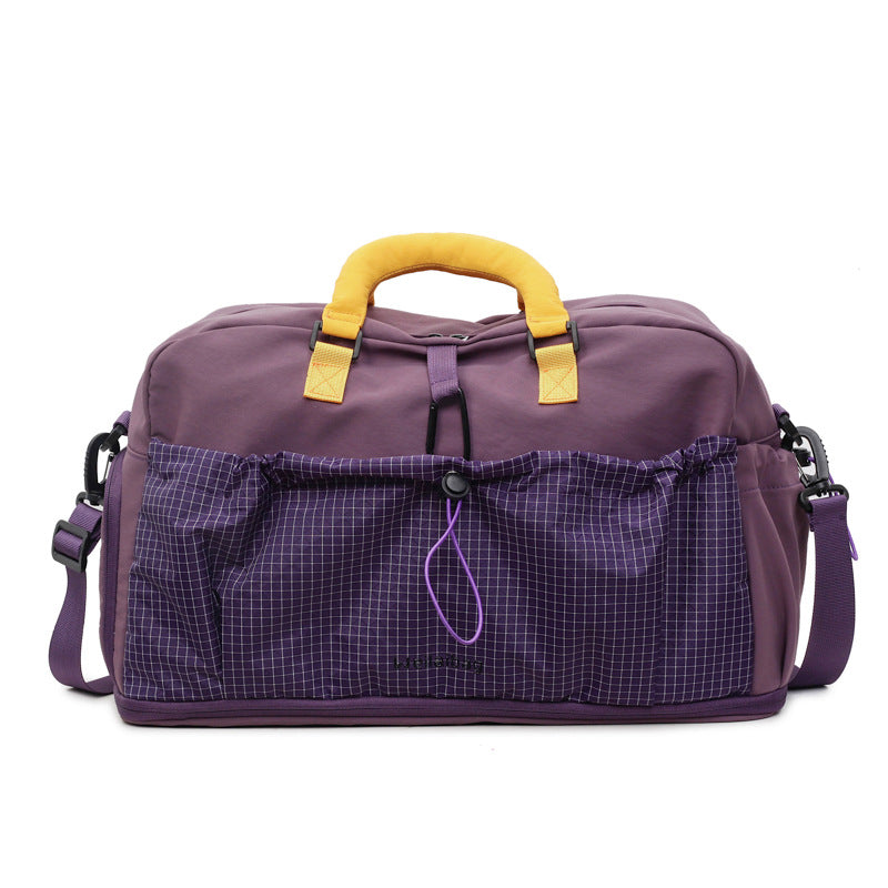 Geräumige Reisetasche mit mehreren Taschen