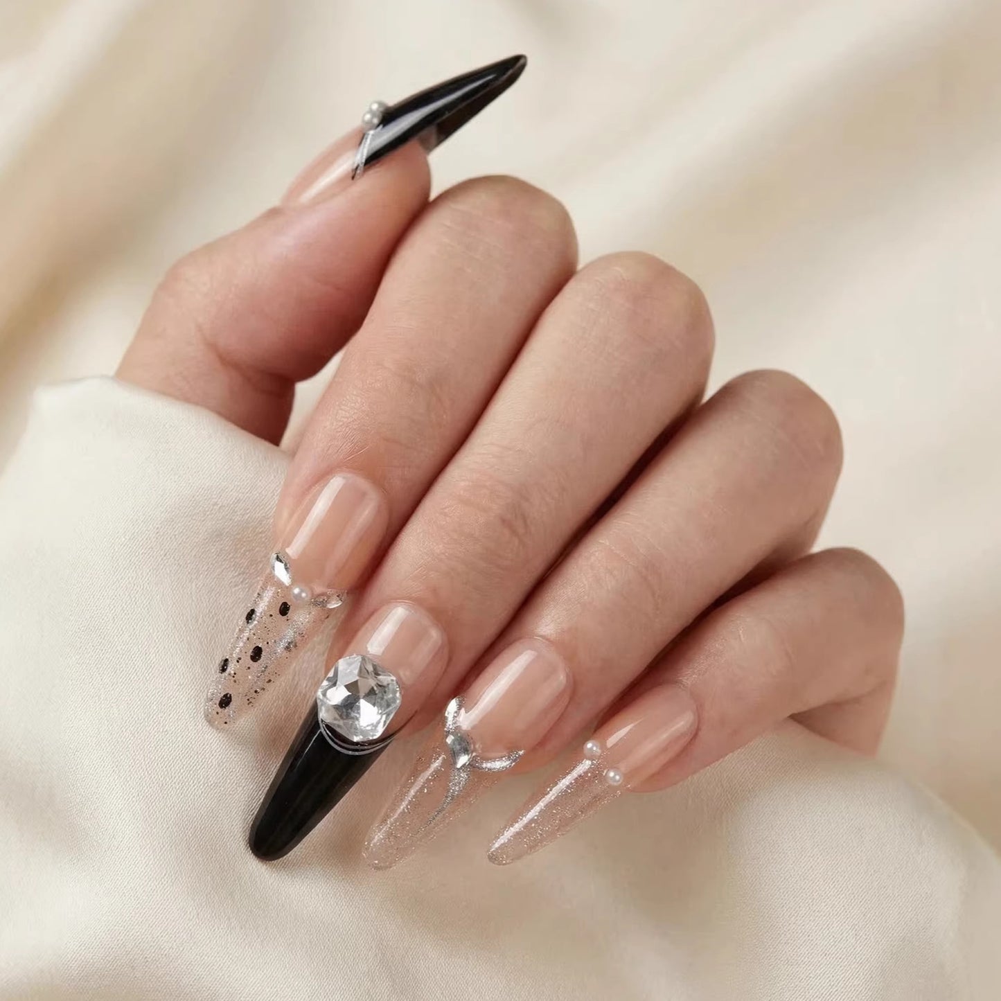 Künstlerische mit Strass veredelte Stiletto Press-On Nagelkunst Brehn