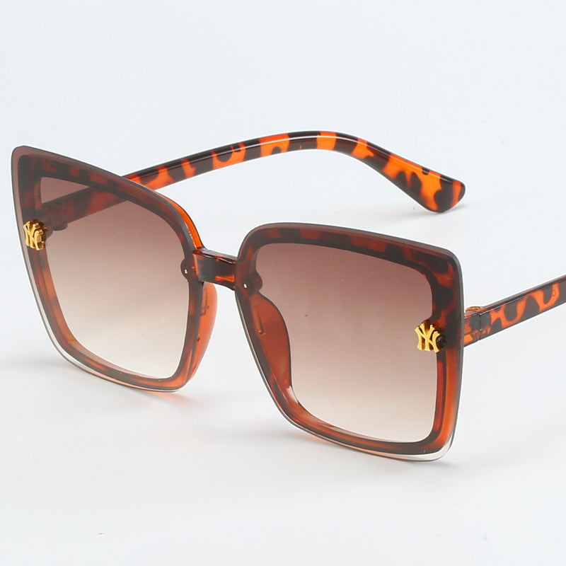 Damen stilvolle quadratische Sonnenbrille mit eleganten Details Brehn