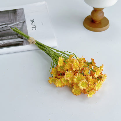 Realistische Gänseblümchen Blumenstrauß