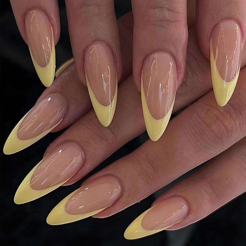 Kunstnägel mit elegantem French-Tipp in Gelb Brehn
