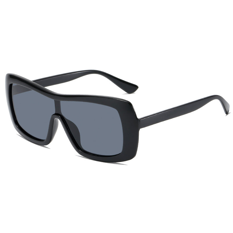 Damen stilvolle Oversize-Sonnenbrille im futuristischen Design Brehn