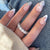 Kreatives Kunstnagelset mit eleganten Schmuckakzenten Brehn