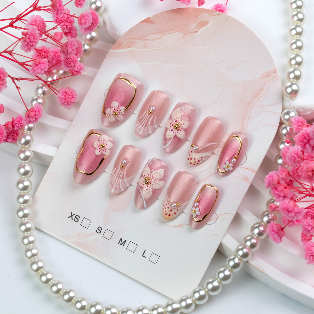 Kunstnagelset mit floralem Design und eleganten Akzenten Brehn
