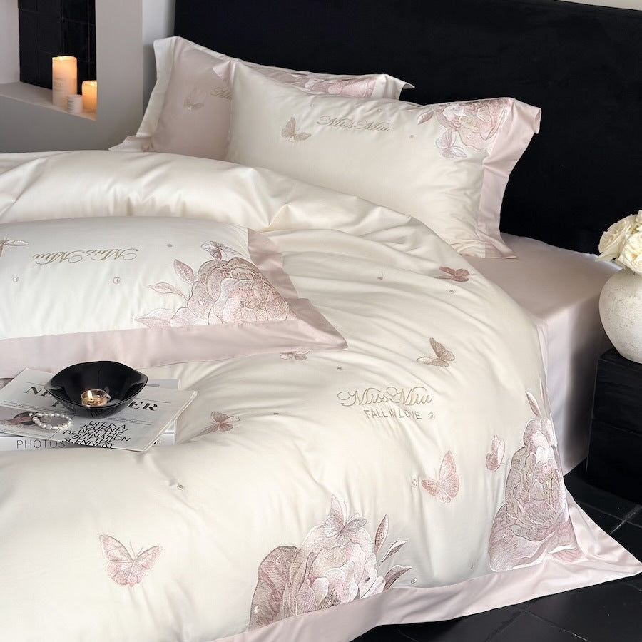 Luxuriöses Satin-Bettwäsche-Set mit zarten Rosen- und Schmetterlingsstickereien