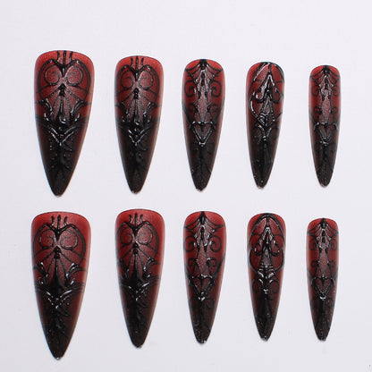 Künstliche Nagelspitzen mit Gothic-Design und filigranen Mustern Brehn