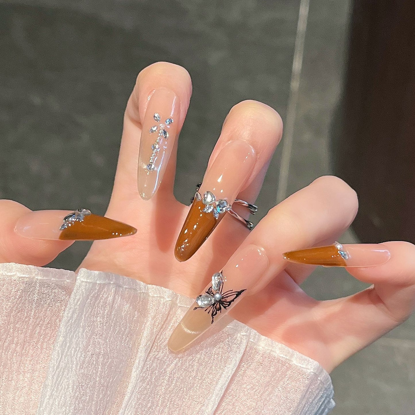 Künstlerische 3D Schmetterling und Edelstein Press-On Nagelverlängerungen Brehn