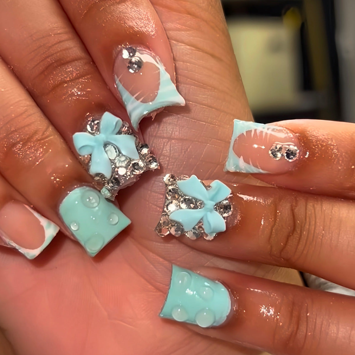 Dekorative Bling Nagelverzierungen Brehn