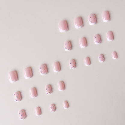 Elegantes Kunstnagelset mit funkelnden Strassverzierungen Brehn