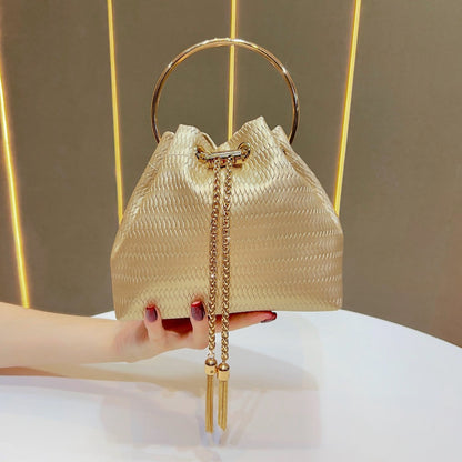 Dekorative Abendtasche mit Ringgriffen