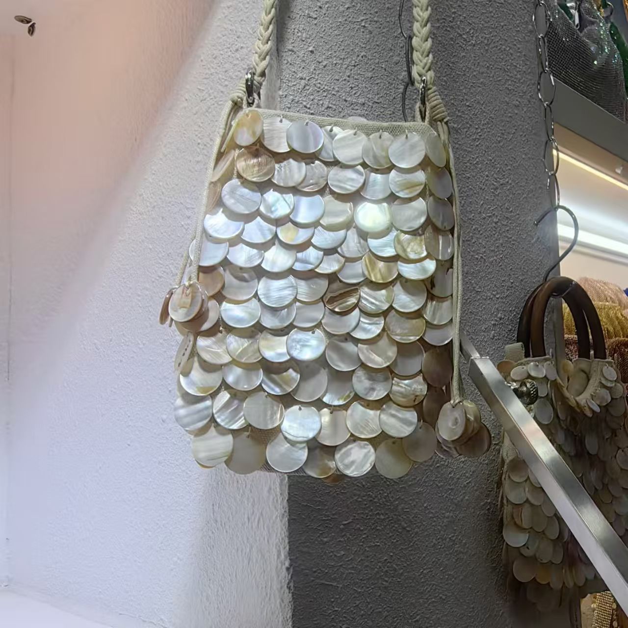 Elegante Muschel-verzierte Umhängetasche Brehn