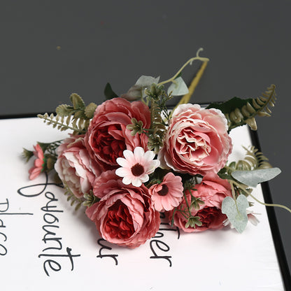 Elegante falsche Blumendekoration
