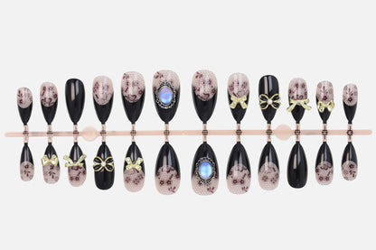Kunstnagelset mit eleganten Punkt- und Schleifenverzierungen Brehn