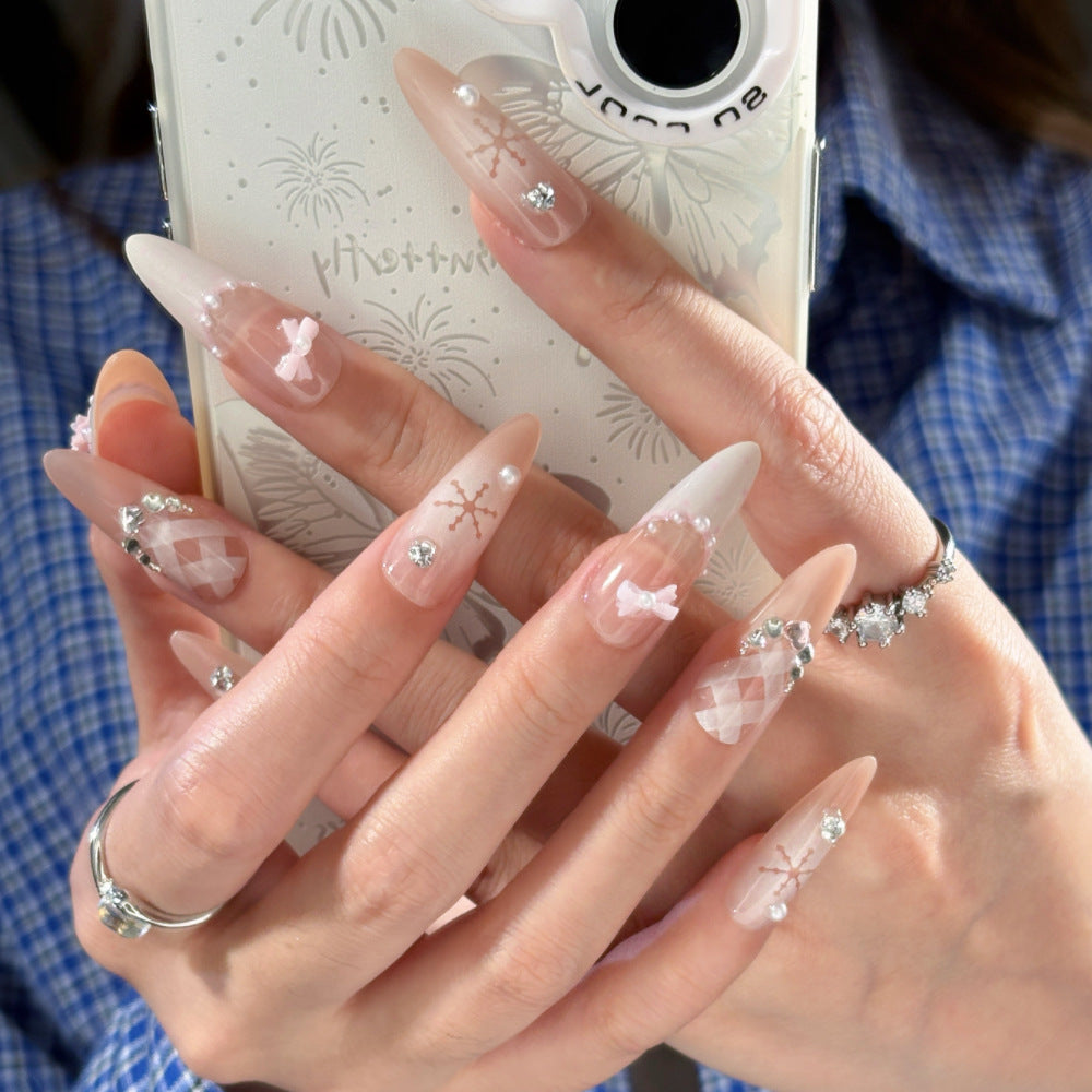 Künstlerisches Lang-Stiletto-Press-On-Nagelset mit dekorativen floralen Akzenten Brehn