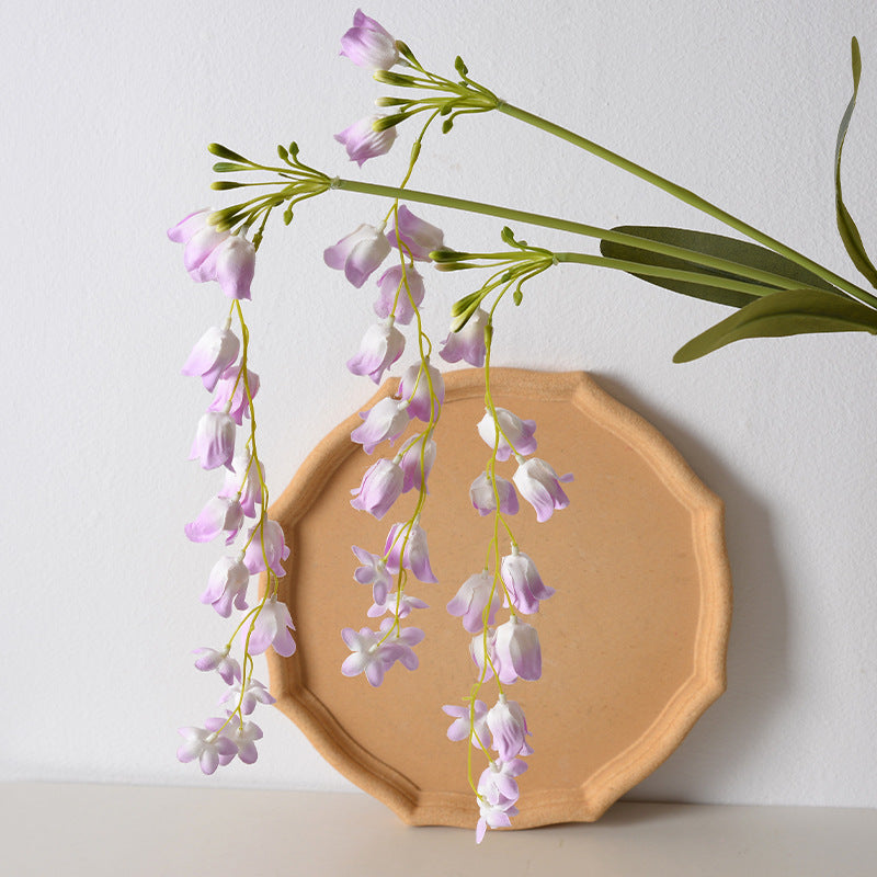 Schöne hängende Blumendekoration