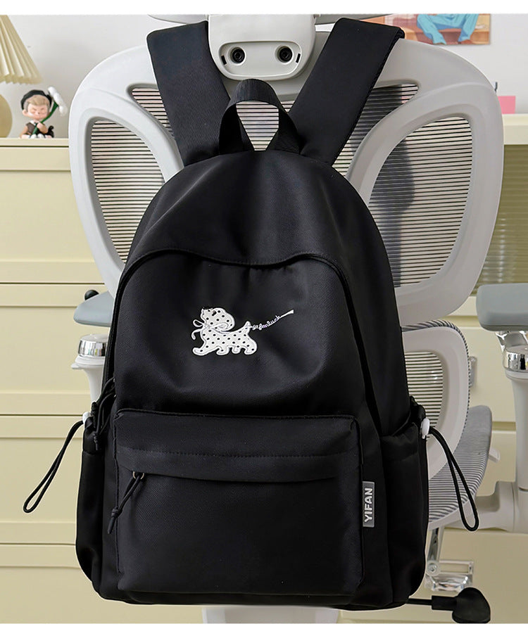Besticketer lässiger Schulrucksack