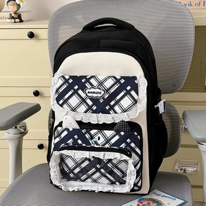 Stylischer Mehrfach-Taschen-Rucksack mit niedlichen dekorativen Akzenten Brehn