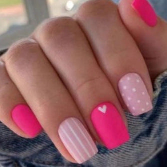 Herz-verzierte Nagelkunst-Design Brehn