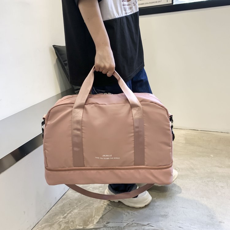 Sportliche Reisetasche Mit Geräumigem Innenfach Und Abnehmbarer Schulterriemen Brehn