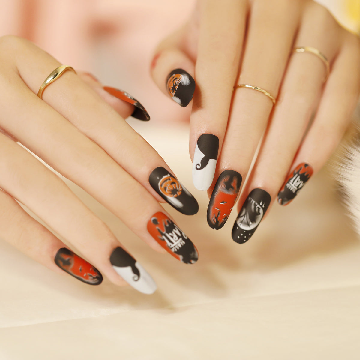 Kunstvolle Nagelverlängerungen mit kreativen Augen-Design Brehn