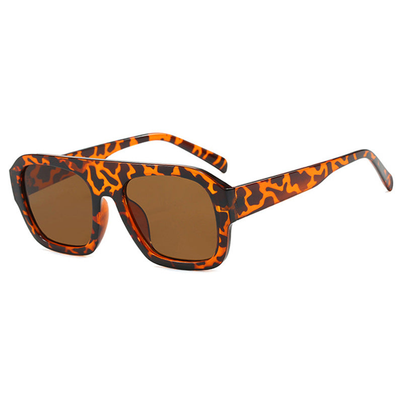 Damen modische Sonnenbrille mit robustem Rahmen und breiten Gläsern Brehn