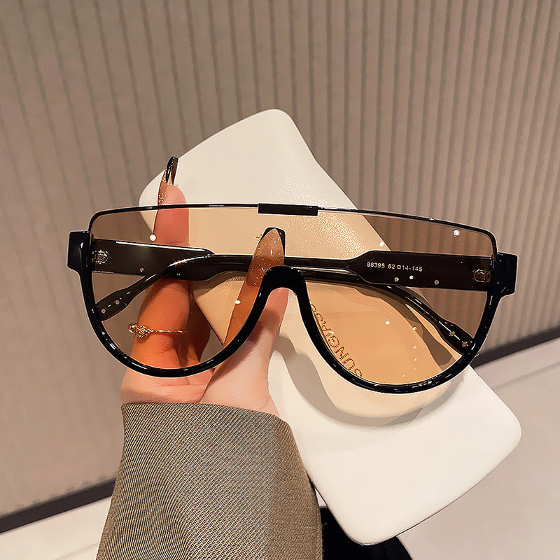 Damen futuristische Oversized-Sonnenbrille mit klarem Full-Rim-Rahmen Brehn
