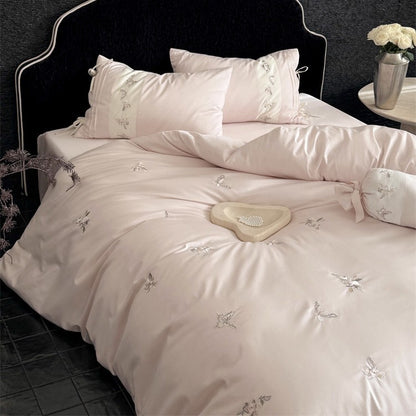 Luxuriöses Satin-Bettwäscheset mit bestickten Blütenapplikationen und Nackenrolle Brehn
