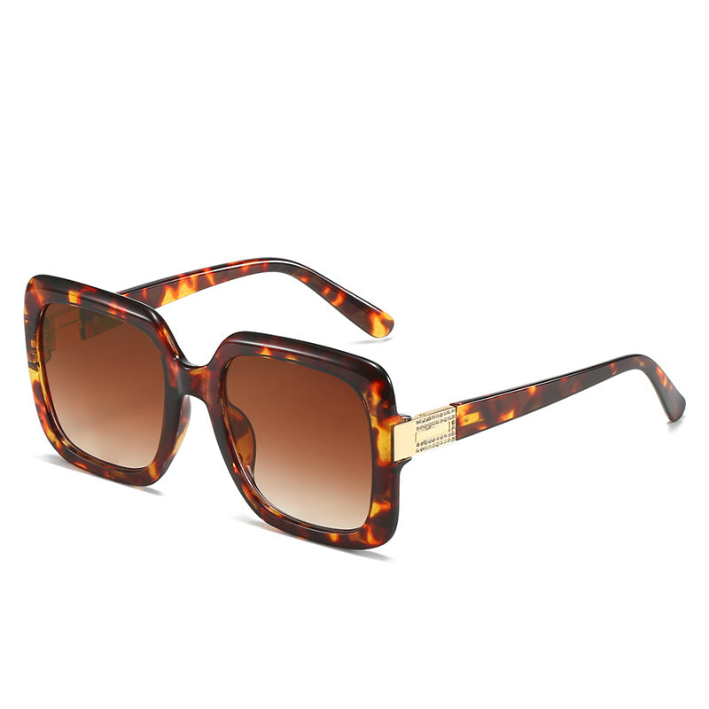 Damen elegante oversized Sonnenbrille mit luxuriösen Metallakzenten Brehn