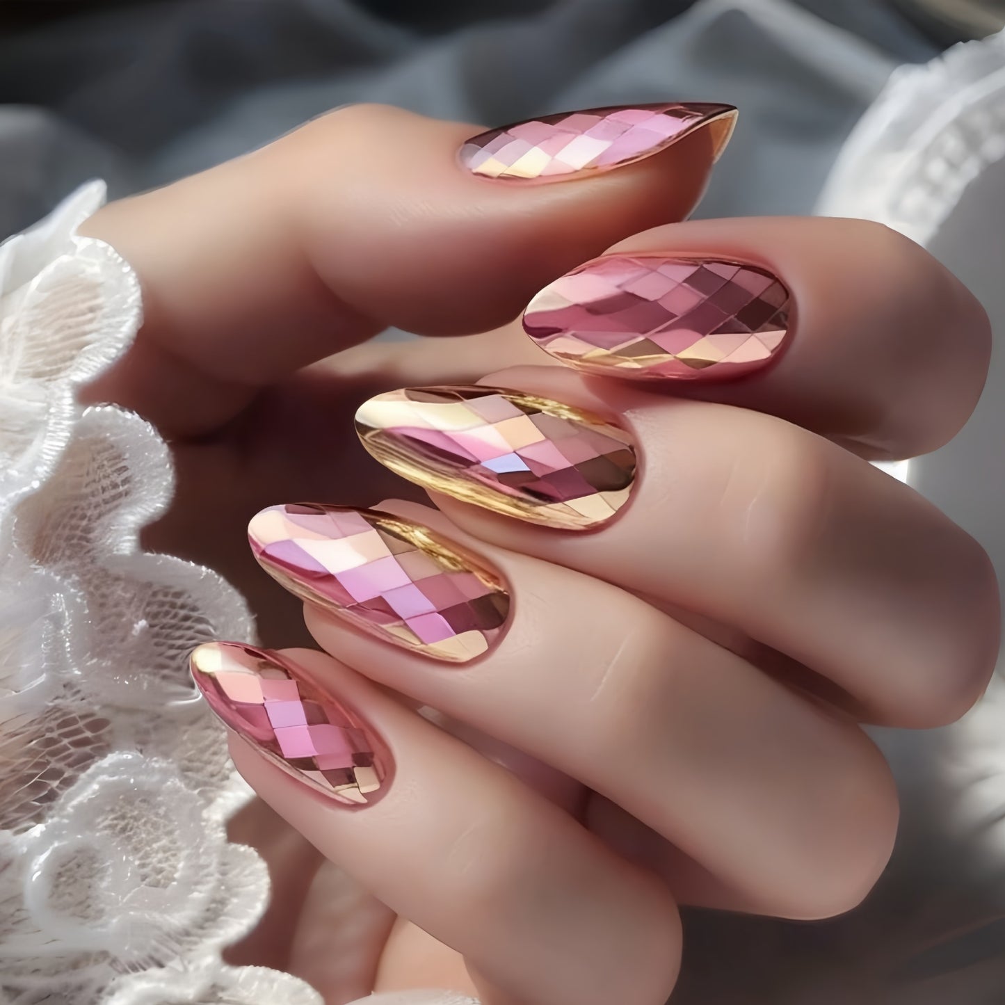 Kunstnägel mit Facettiertem Design Brehn
