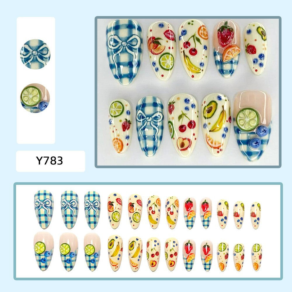 Kunstvoller Nagelspitzen Set mit Blattakzenten Brehn