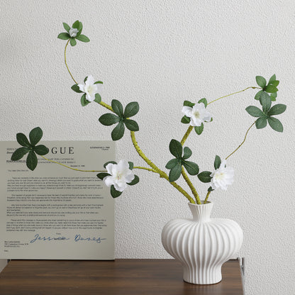 Eleganter Kunstblütenzweig mit realistischen Blüten und Blättern Brehn