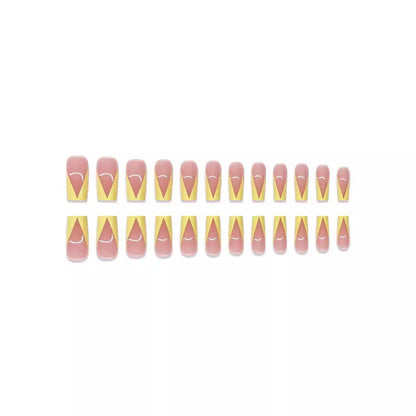 Geometrisches Nagelkunstdesign Brehn