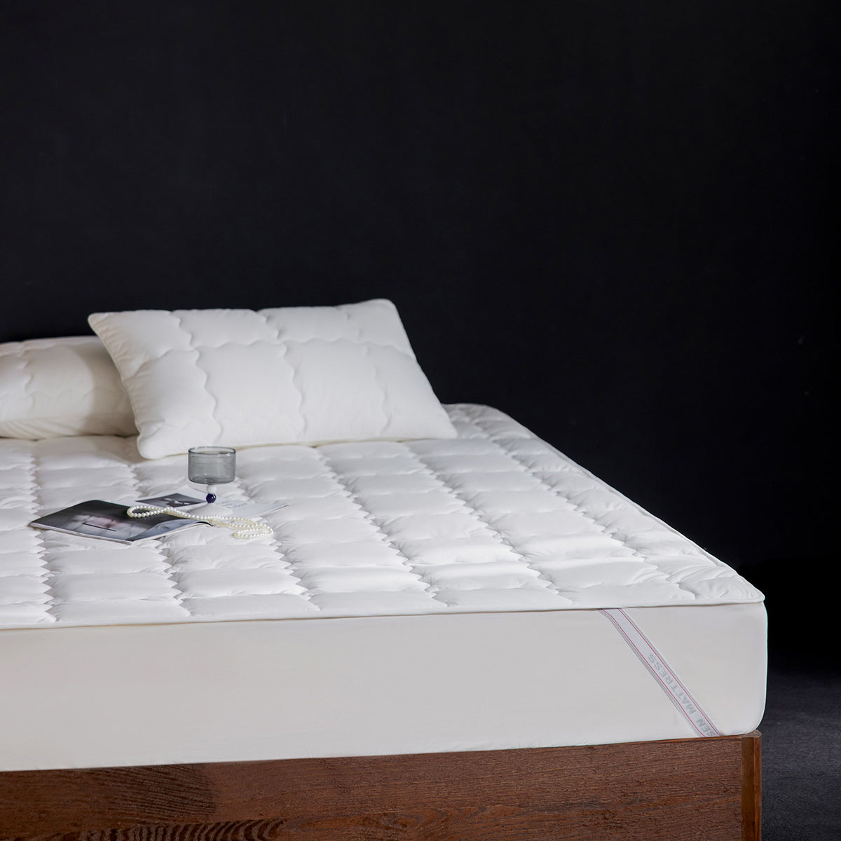 Box-Quilted Matratzenauflage Protector mit elastischem Rock und hypoallergenem Faserfüllung