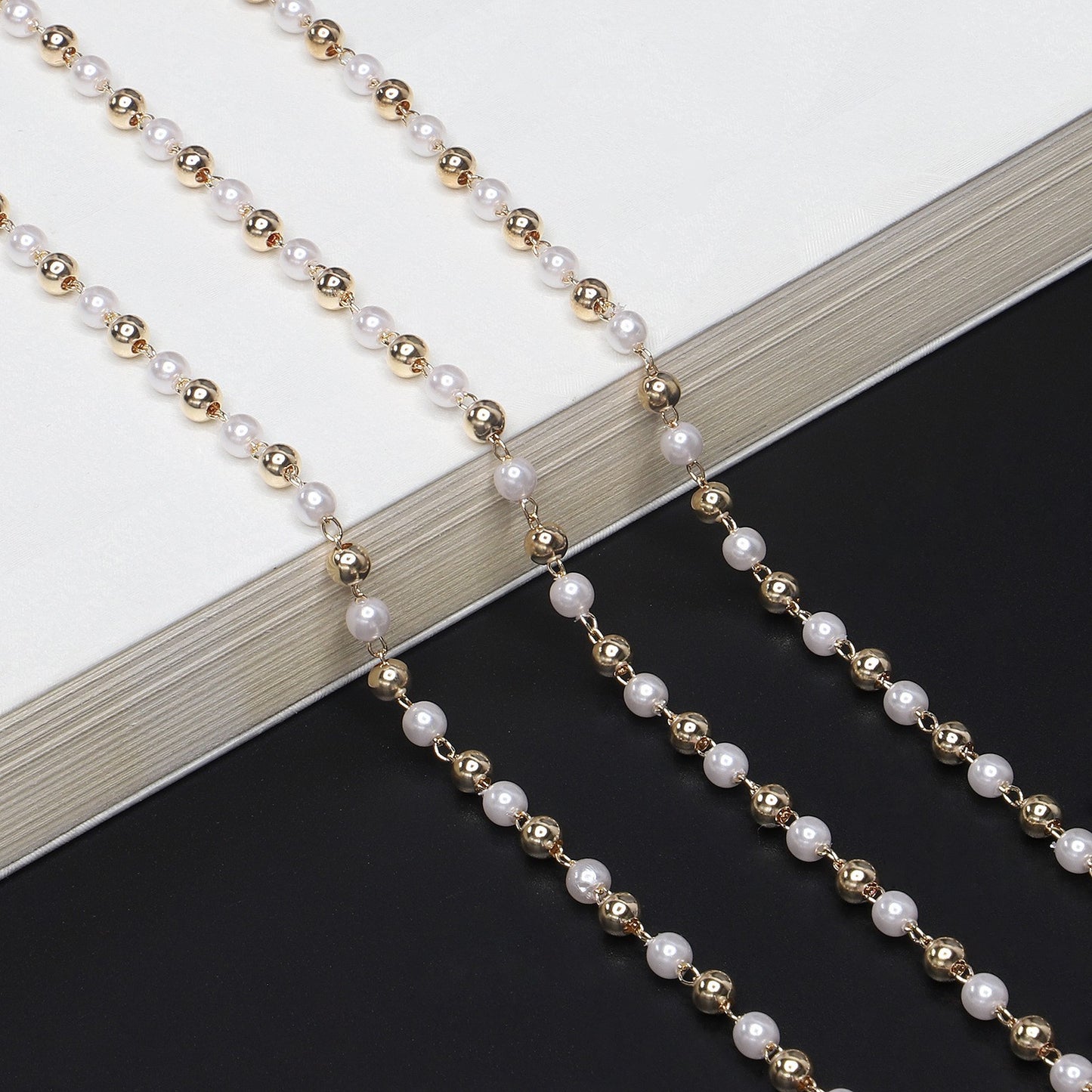 Eleganter herzförmiger Perlenkette Brillenhalter Brehn